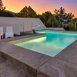Blu - Indoor Heated Pool, Sauna & Games מליאהה