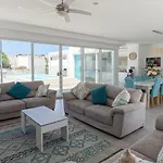 Blu - Indoor Heated Pool, Sauna & Games מליאהה
