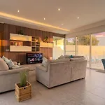 Blu - Indoor Heated Pool, Sauna & Games Mellieħa