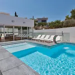 Blu - Indoor Heated Pool, Sauna & Games וילה מליאהה