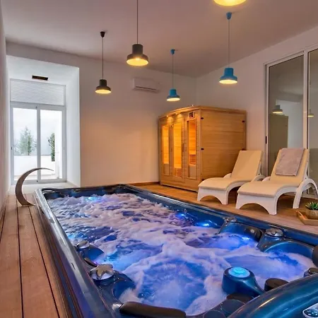 Blu - Indoor Heated Pool, Sauna & Games וילה מליאהה