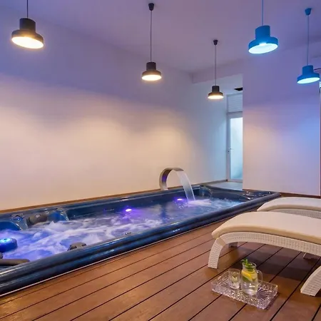 Blu - Indoor Heated Pool, Sauna & Games וילה מליאהה