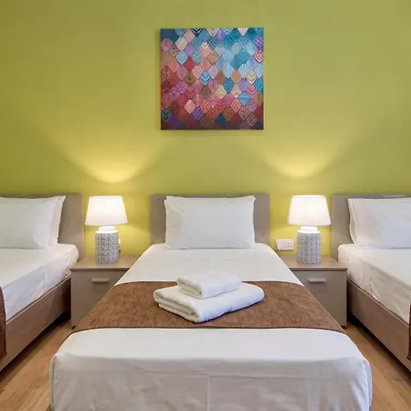 Blu - Indoor Heated Pool, Sauna & Games *