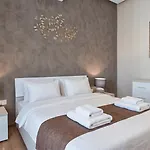 Vilă Blu - Indoor Heated Pool, Sauna & Games