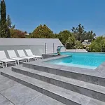 Blu - Indoor Heated Pool, Sauna & Games Вилла
