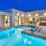 Blu - Indoor Heated Pool, Sauna & Games Вилла *