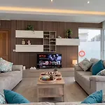 Вилла Blu - Indoor Heated Pool, Sauna & Games