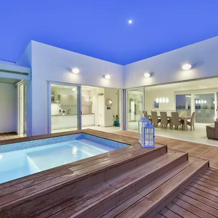 Blu - Family With Indoor Heated Pool, Sauna And Games *