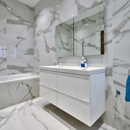 Вилла Blu - Family With Indoor Heated Pool, Sauna And Games