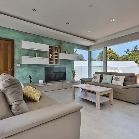 Blu - Family With Indoor Heated Pool, Sauna And Games Vila