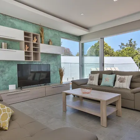 Blu - Family With Indoor Heated Pool, Sauna And Games *