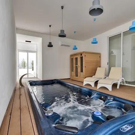 Blu - Family With Indoor Heated Pool, Sauna And Games Vila