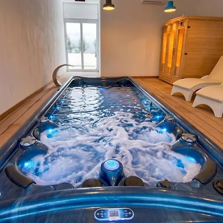 Вилла Blu - Indoor Heated Pool, Sauna & Games Меллиеха