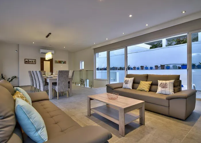 Blu - Family With Indoor Heated Pool, Sauna And Games Mellieha