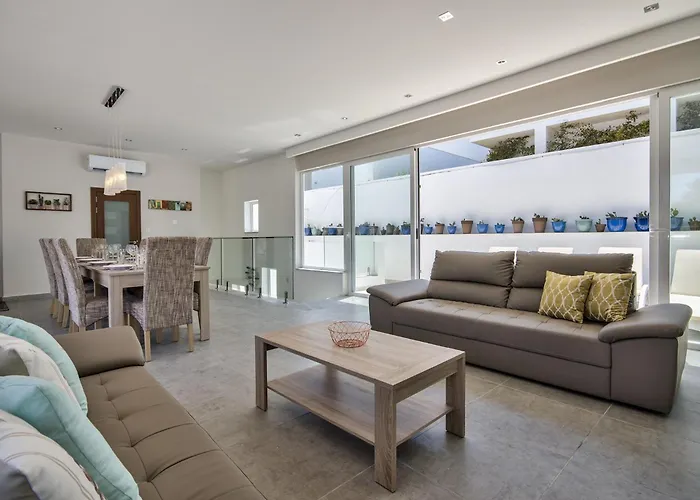 Villa Blu - Family With Indoor Heated Pool, Sauna And Games