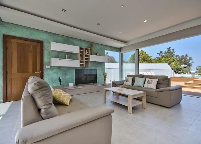 Blu - Family With Indoor Heated Pool, Sauna And Games Villa