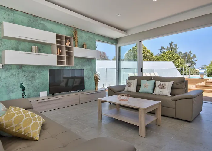 Blu - Family With Indoor Heated Pool, Sauna And Games *